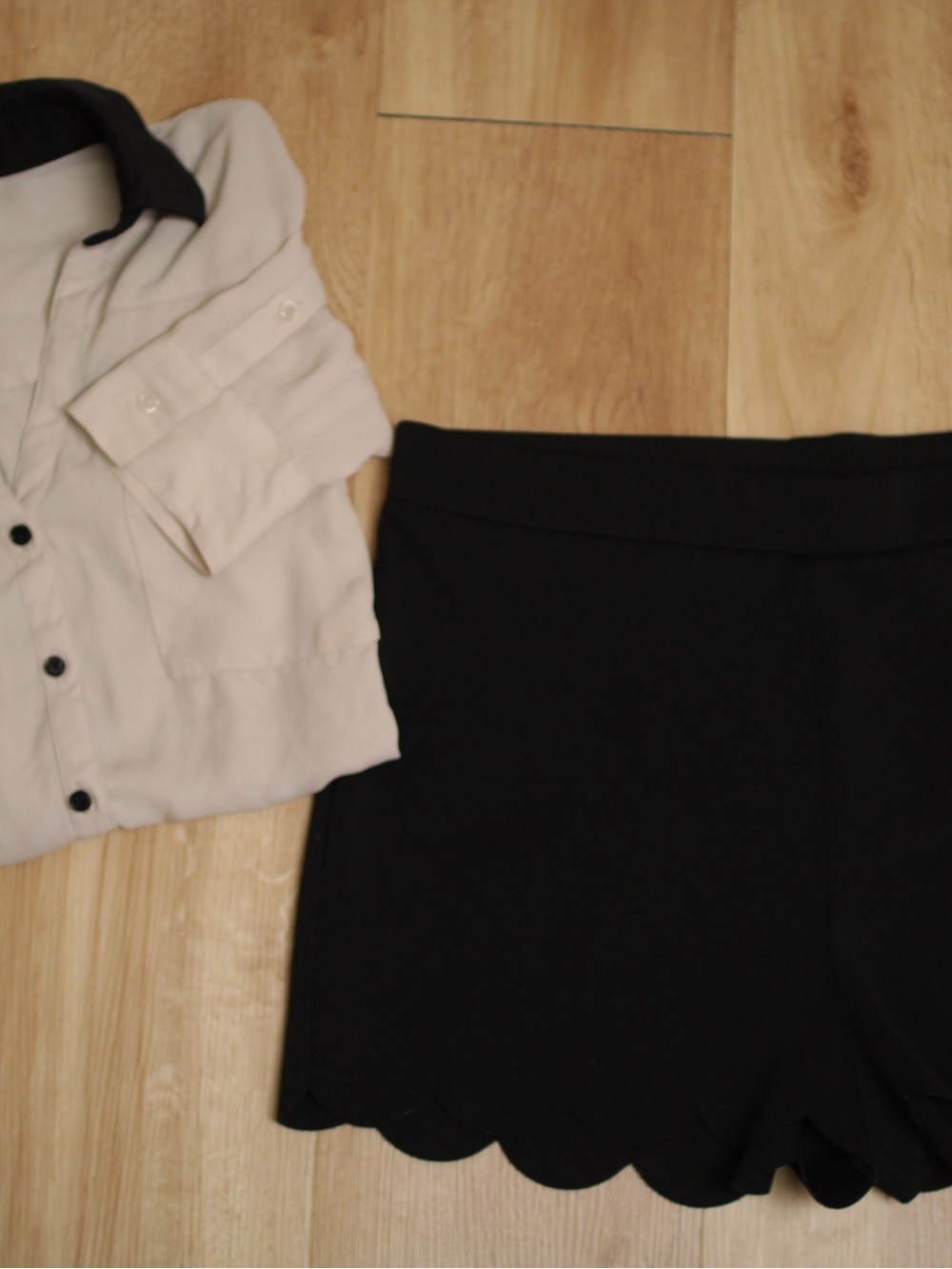 Express Black Scalloped Hem Women's Shorts
